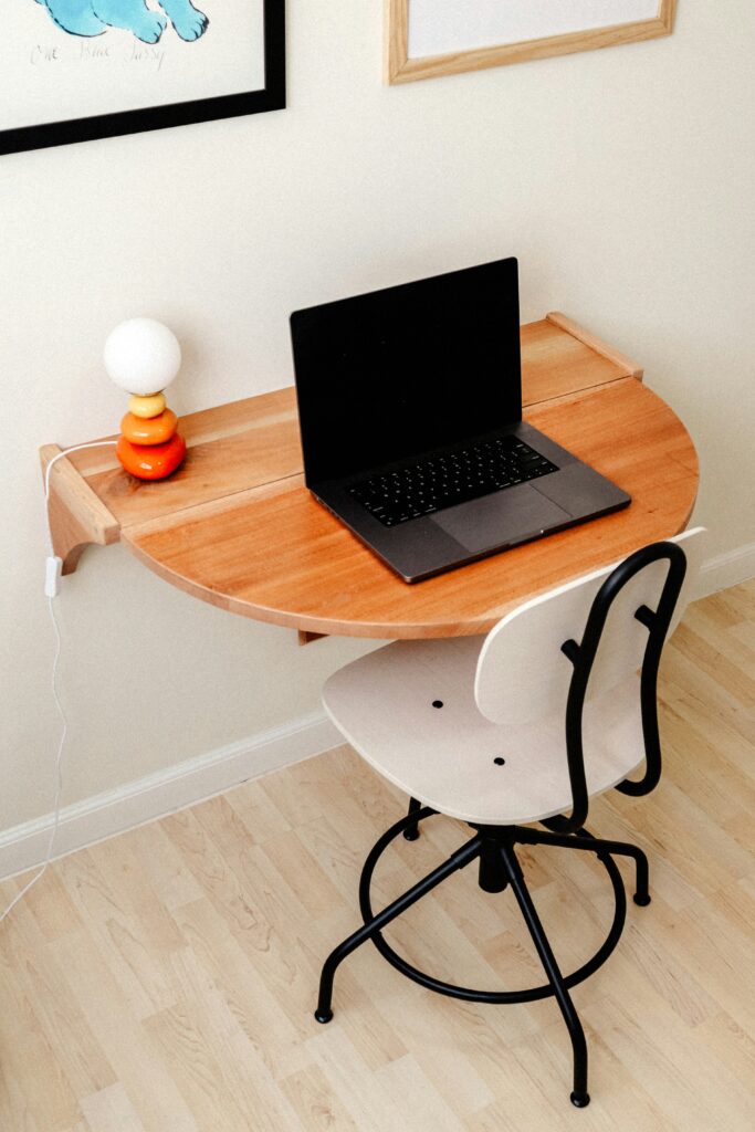 Bureau mural rabattable