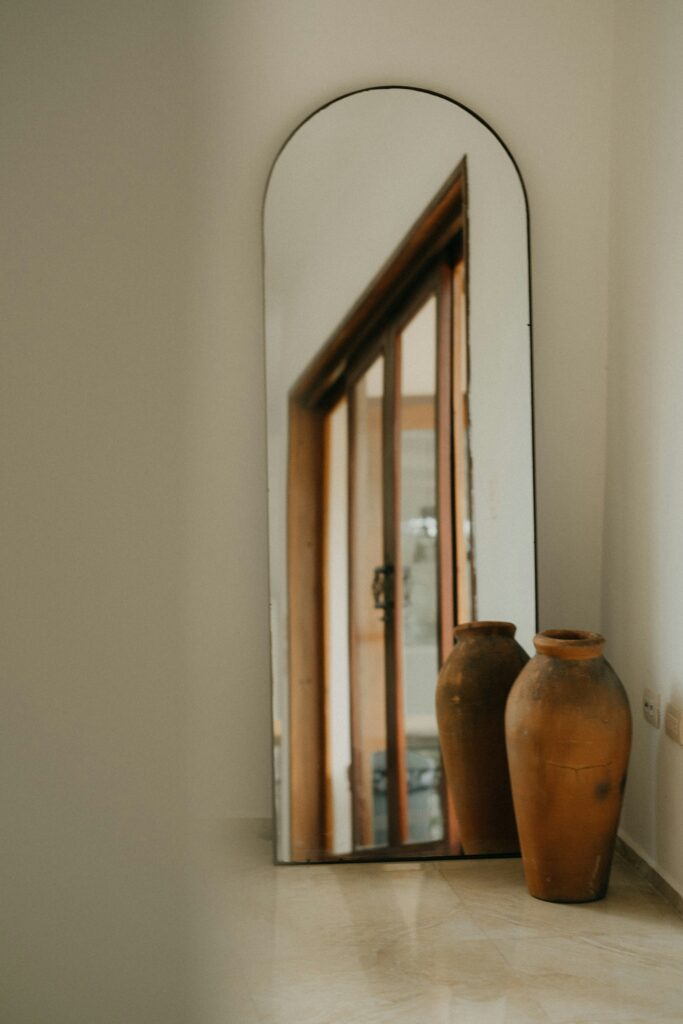Où placer les miroirs dans une maison pour agrandir l’espace